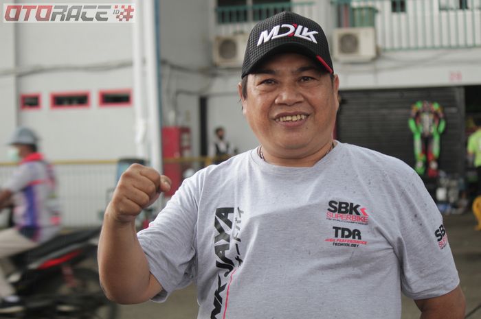 Tjiou Sui Lim alias Ko Yonk dari Yonk Jaya cermati pembibitan pembalap di Indonesia saat ini. 