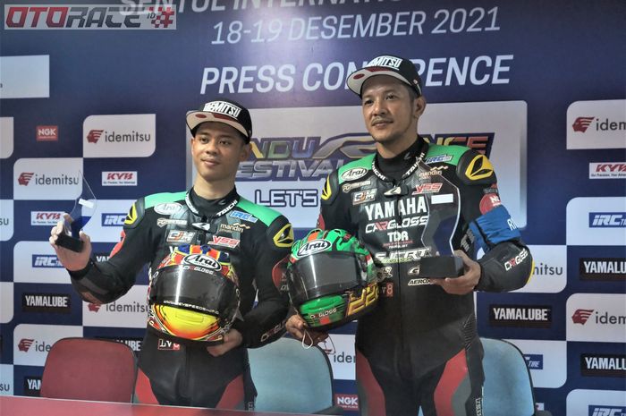 Aditya Fauzi (kiri) dan Rey Ratukore terapkan transfer ilmu yang berguna raih kemenangan pada Yamaha Endurance Festival 2021. 