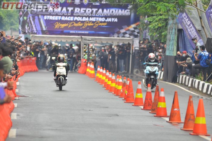 Street Race Polda Metro Jaya digelar di Ancol, Jakarta Utara (16/1). Diniatkan akan digelar di berbagai daerah. 