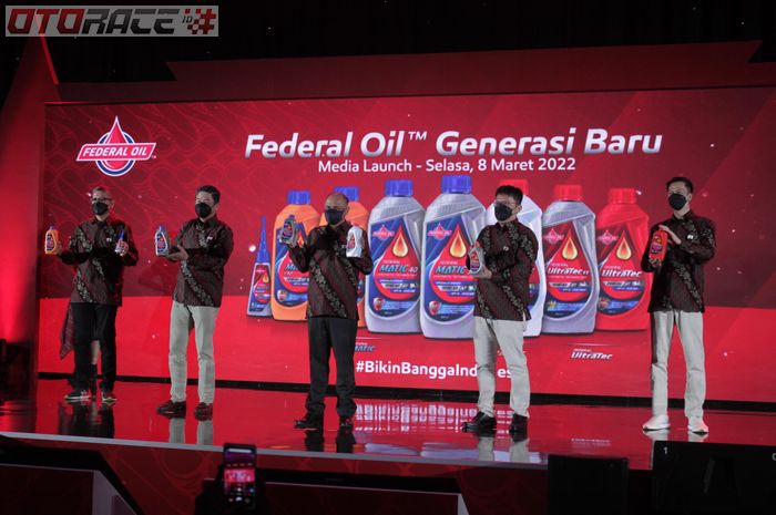 Para manajemen Federal Oil dan ExxonMobil dalam peluncuran kemasan serta sub-brand produk terbaru di Jakarta (6/3). 