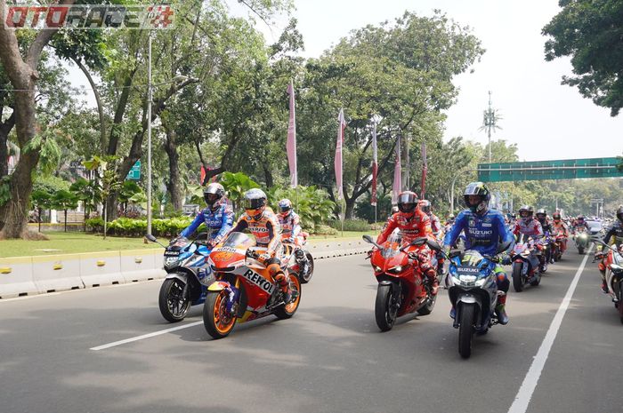 Parade pembalap MotoGP menjelang MotoGP Indonesia. Dari Istana Merdeka menuju Bundaran HI dan membuat antusias sangat tinggi