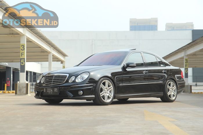 Ilustrasi Mercedes-Benz E240 W211 2004