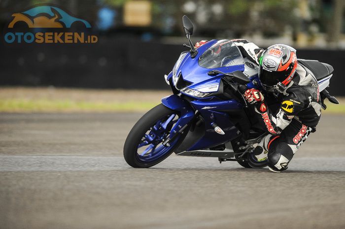 Ilustrasi All New Yamaha R15 kondisi cakep