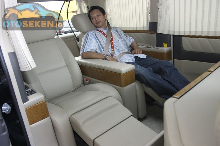 Kursi Toyota Alphard Royal Lounge