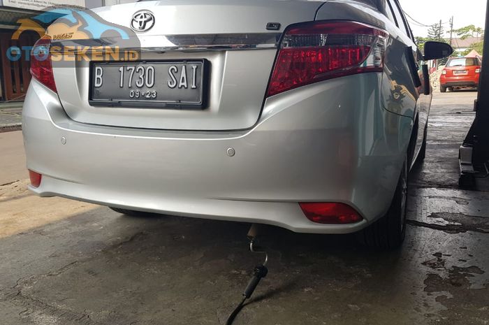 Menguji emisi gas buang Toyota Vios yang sudah berusia 6 tahun.