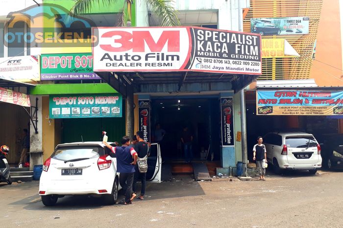 Toko kaca film Jaya Mandiri Motor di Cibubur Point