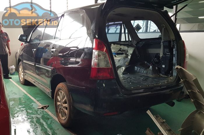 Toyota Kijang Innova yang Terendam Banjir