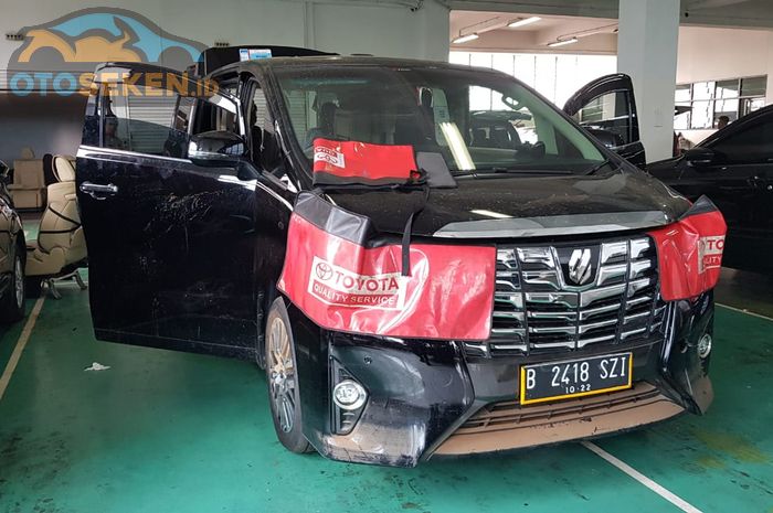 Toyota Alphard yang Terendam Banjir