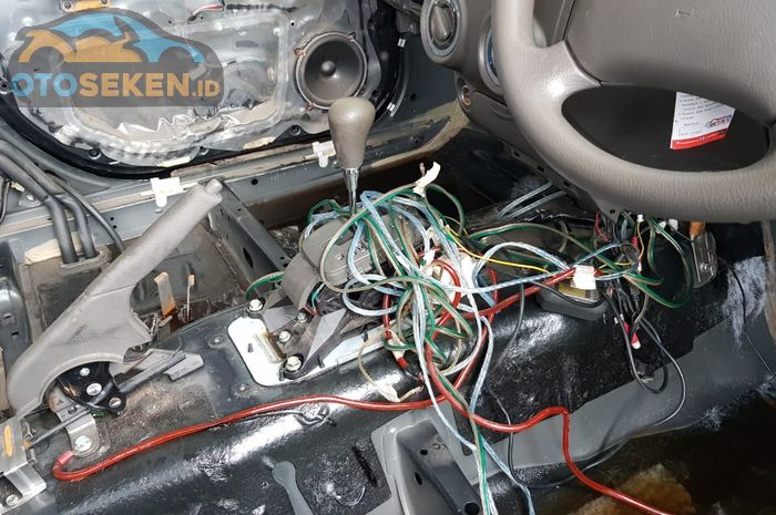 Akibat aki mobil tidak dilepas saat banjir