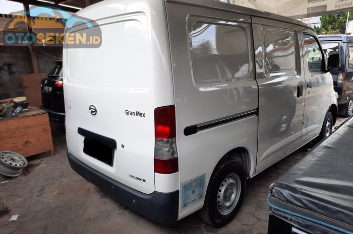 Daihatsu Gran Max Blind Van bekas