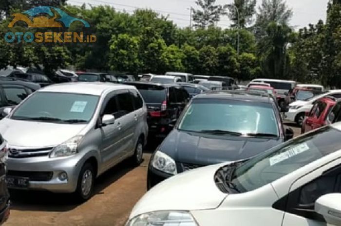 Deretan Mobil yang akan dilelang