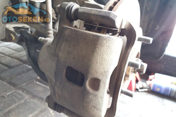 Piston kaliper rem cakram bisa macet