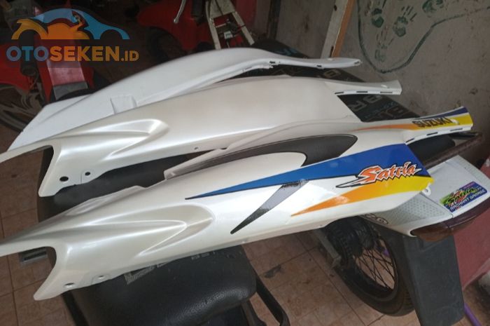 Ilustrasi bodi dan striping Suzuki Satria 120 R LSCM