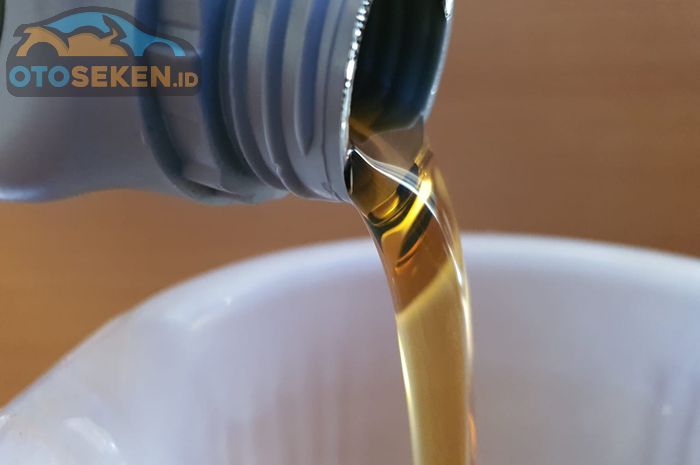 Perbedaan jenis-jenis oli mesin mobil