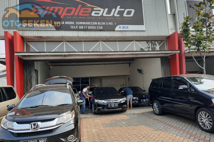 Showroom Simple Auto di Bursa Mobil Summarecon Serpong