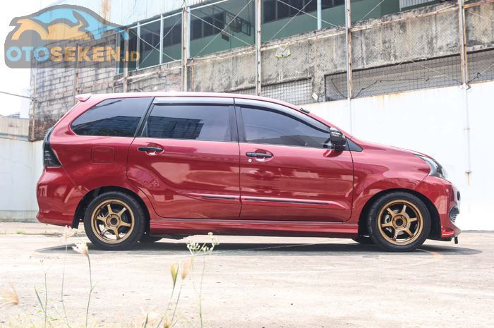 Modifikasi Toyota Avanza Veloz 1.3 MT berkonsep street racing. 