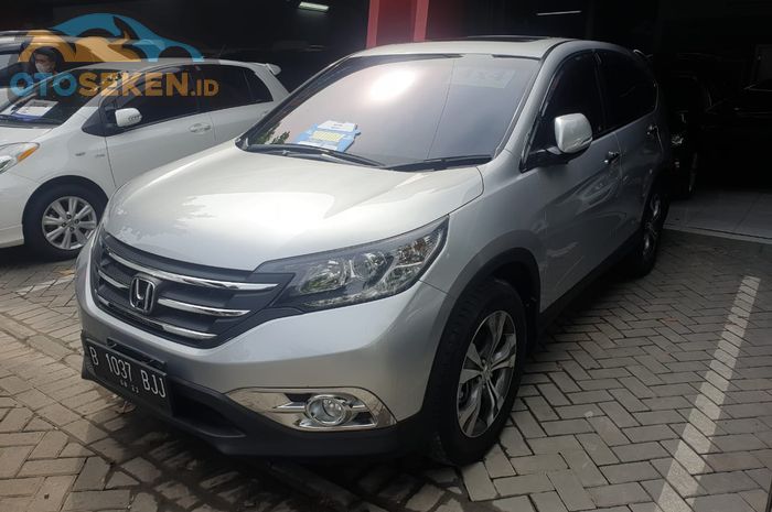 Honda CR-V 2.4 di bursa showroom mobil bekas