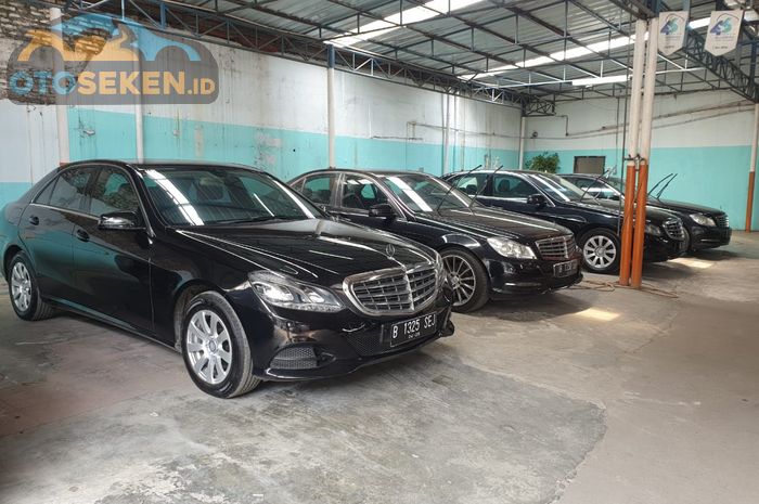 Mercedes-Benz Eks taksi Silver Bird E200 dan C200