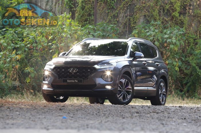 Spesifikasi dan harga Hyundai Santa Fe 2.2 CRDi 2019 seken.