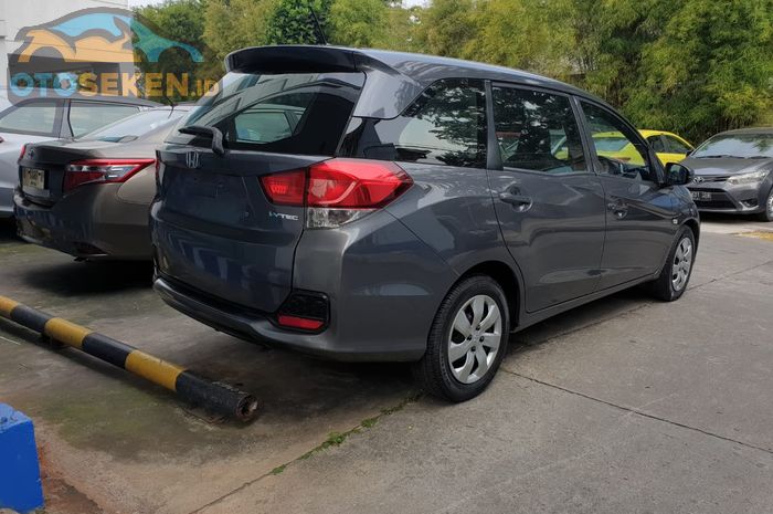 Honda Mobilio facelift 2016 eks taksi Blue Bird