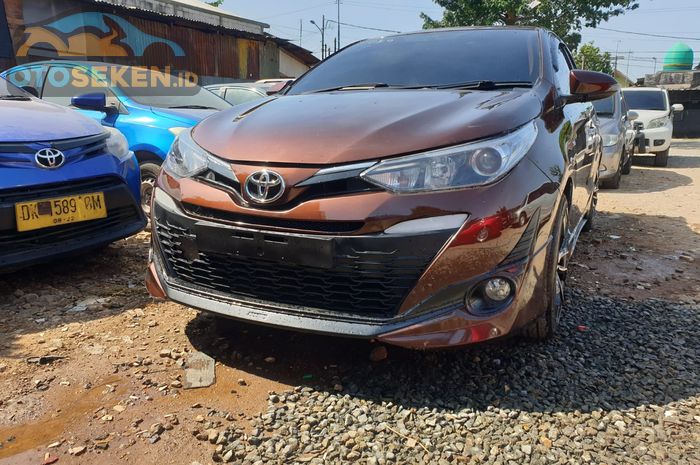 Toyota Limo modifikasi kepala Yaris Joker