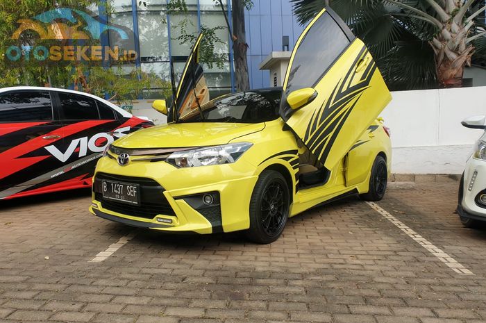 Toyota Limo modifikasi pintu gunting