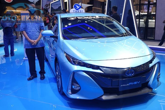 Blue Bird pamer Toyota Prius PHEV di GIIAS 2021