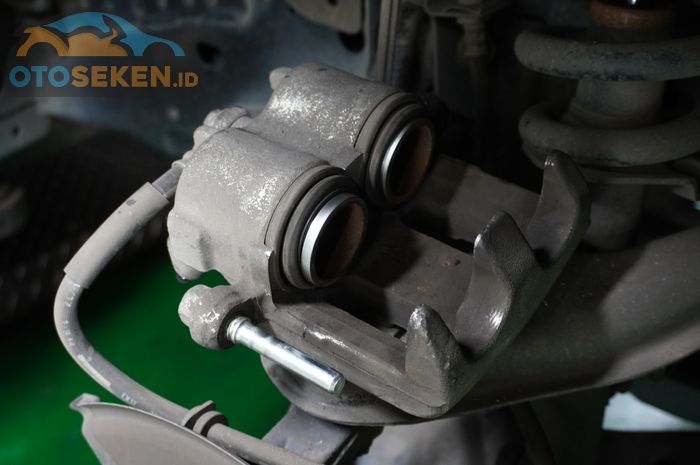 Piston Kaliper Rem Mobil yang Harus Dibersihkan Secara Berkala