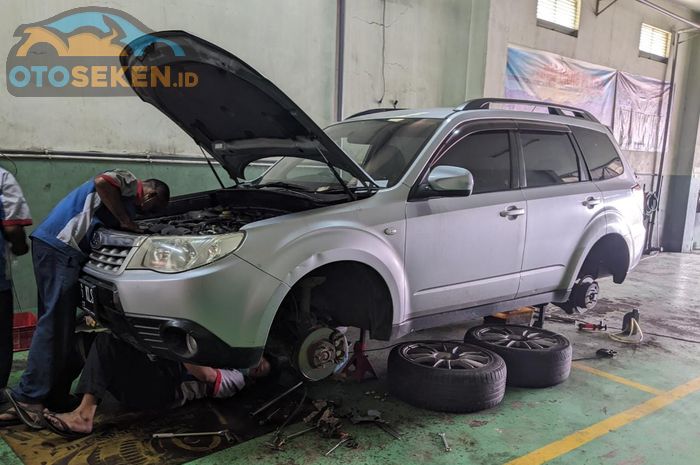 Subaru Forester generasi ketiga di bengkel BSS Motor