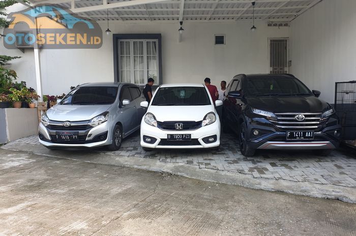 Showroom Rumahan Garasi Mobil Depok