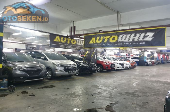 Auto Whizz, salah salah satu showroom di Bursa Oto Season City