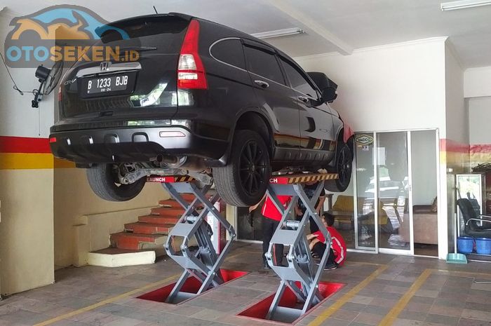 Ganti Oli Transmisi Mobil