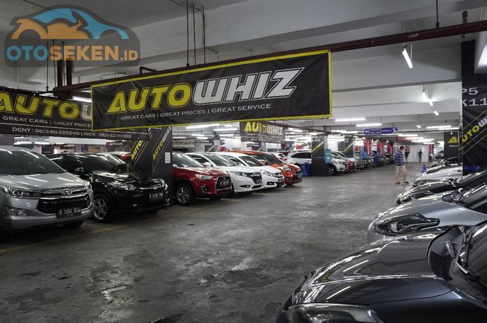 Dealer mobil bekas di Bursa Oto Seasoncity Jakarta Barat