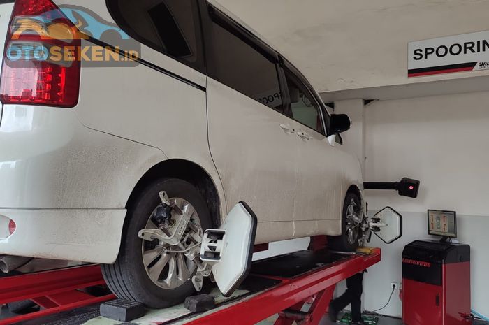 Spooring wajib dilakukan setelah bongkar kaki-kaki mobil