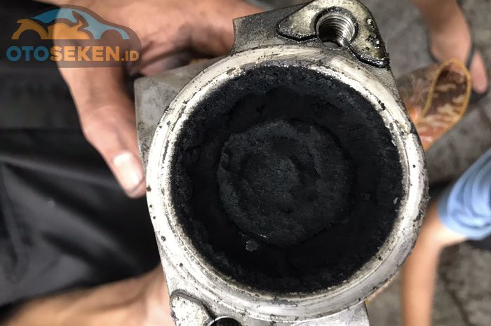 Penumpukan Kotoran Pada EGR (Exhaust Gas Recirculation) Mesin Diesel