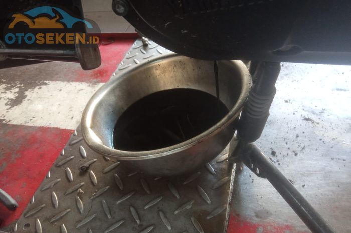 Penyebab oli mesin motor berkurang