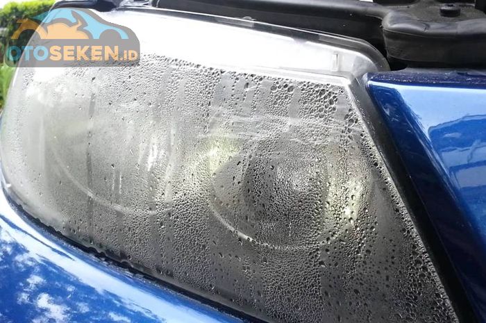 Cara mengatasi lampu mobil berembun