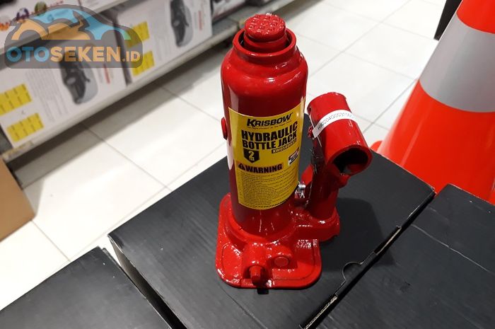 Bottle jack merupakan dongkrak sistem hidraulis