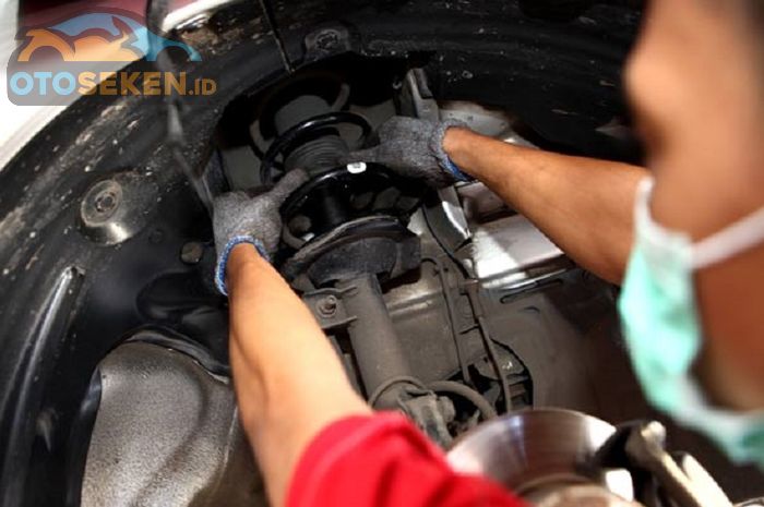 Ciri-ciri shockbreaker belakang mobil belas mulai bermasalah
