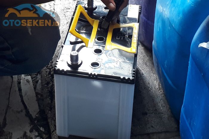 Penyebab Air Aki Tipe Basah Sering Berkurang