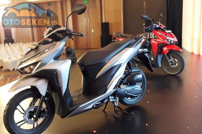 All New Honda Vario 150 (depan) dan All New Vario 125 (belakang)