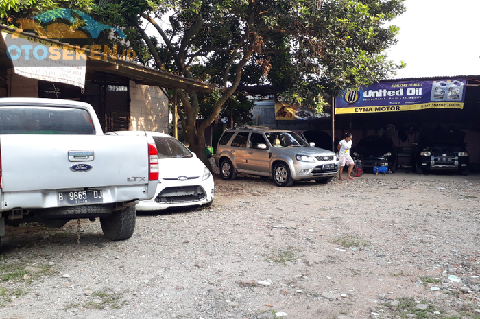 Suasana di Bengkel Eyna Motor, bengkel spesialis Ford di Tangerang Selatan