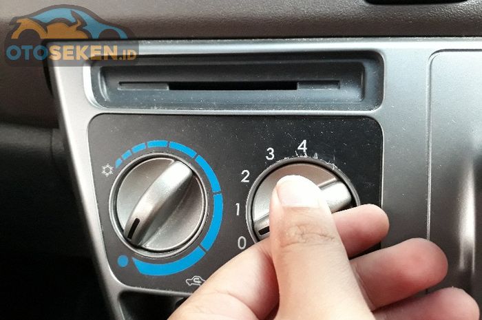 Cara mengecek freon AC Mobil