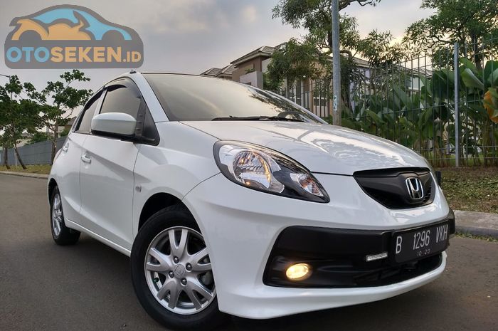 Perbandingna Honda Brio tipe S dan E
