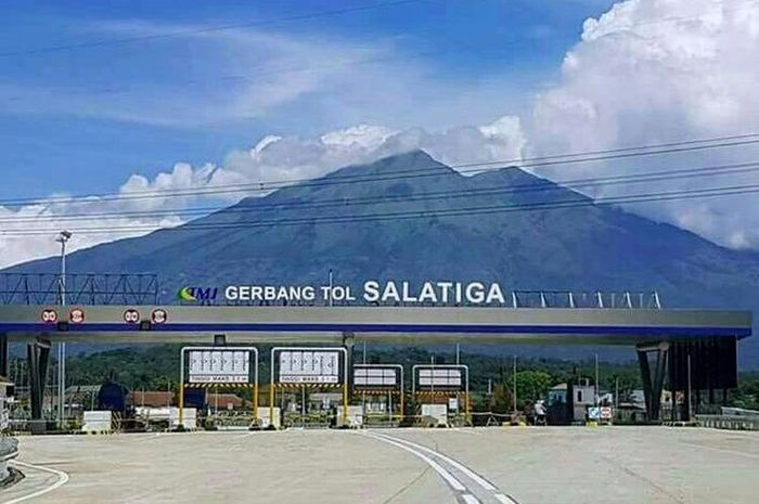 Pemandangan di gerbang tol Salatiga