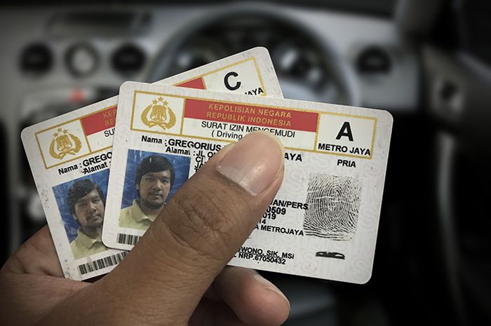 Ilustrasi SIM A dan SIM C yang berlaku di Indonesia.