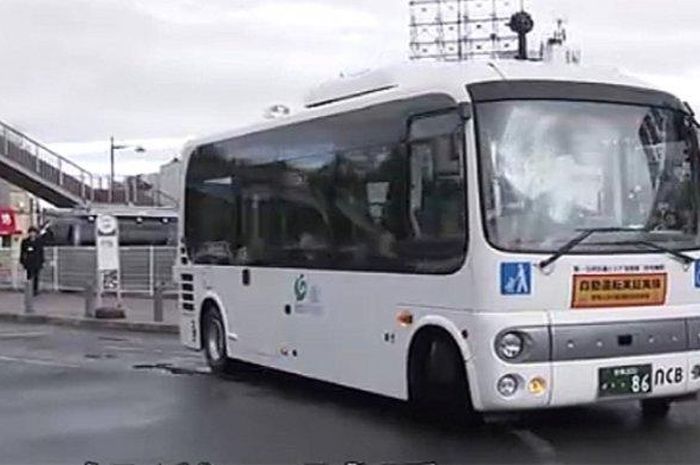 Bus otomatis pertama di Jepang tanpa awak mulai dioperasikan Rabu ini (12/12/2018) di Maebashi Jepang 