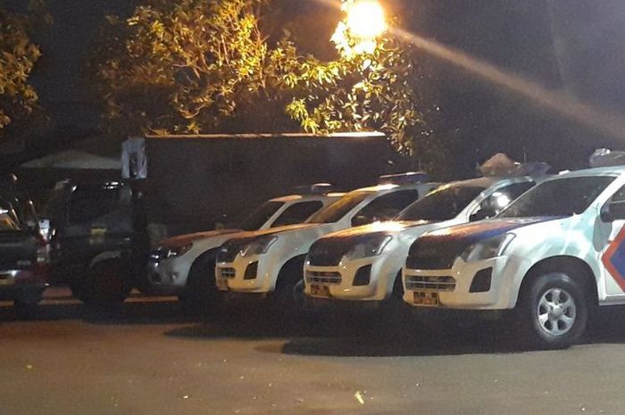 Tiga unit mobil patroli baru sudah terparkir di Polsek Ciracas Jakarta Timur, (14/12/2018)