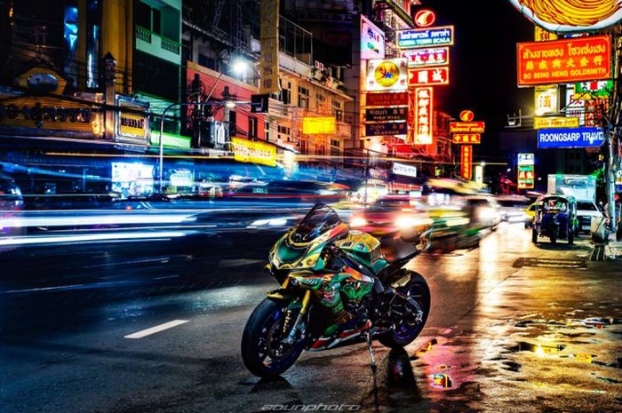 Yamaha R1M berbaju unik