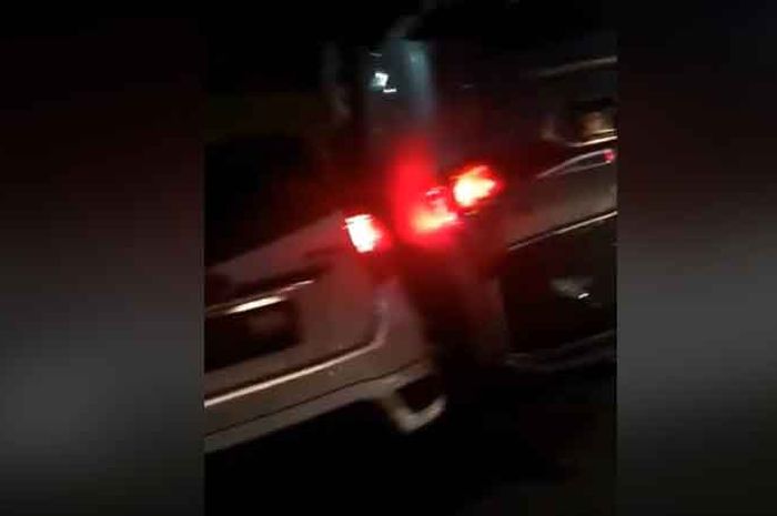 Toyota Yaris dan Avanza kecelakaan di tol JORR Exit Meruya, (18/12/2018)